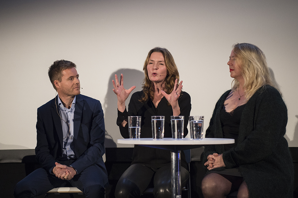 Rune Tendenes Kristiansen, Lin Giske Andersen og Anne Tove Austbø delte sine Oljeunge-historier på premierefesten på oljemuseet.